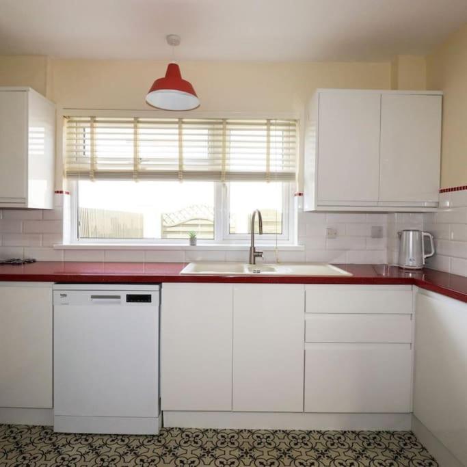 Gorgeous House In Newquay Walking Distance From Fistral Beach New Quay Exterior foto