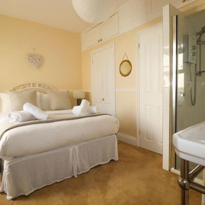 Gorgeous House In Newquay Walking Distance From Fistral Beach New Quay Exterior foto