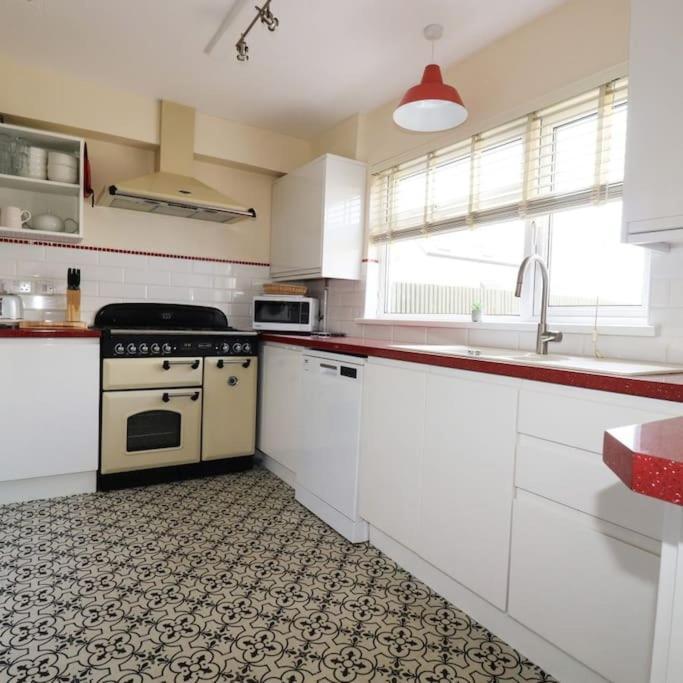 Gorgeous House In Newquay Walking Distance From Fistral Beach New Quay Exterior foto